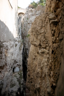 La Montagna spaccata alla Grotta del Turco