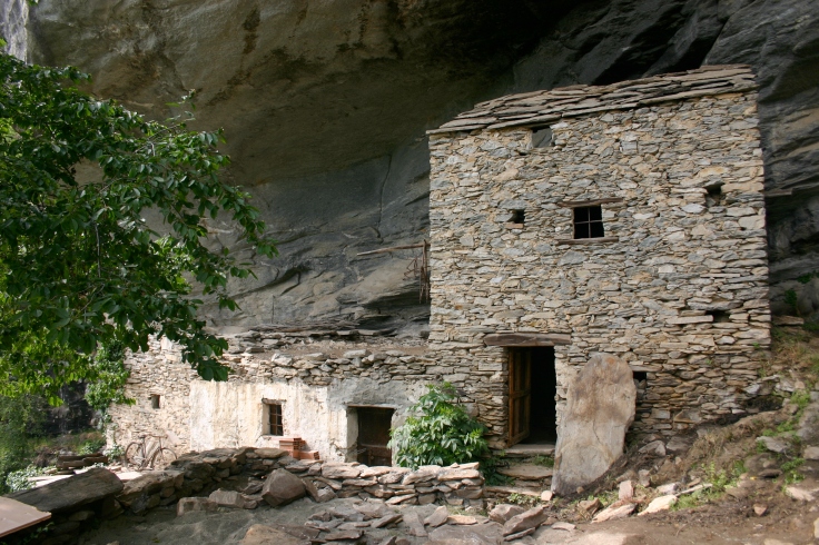 I navajos del Piemonte: le case sotto roccia di Balma Boves